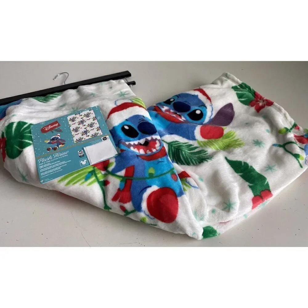 Disney Stitch With Mittens Winter Christmas Santa Hat Throw Blanket 50 X 70” NEW